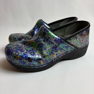 Dansko Women's XP 2.0 Watercolor Dots Patent Leather EUC size 8.5
